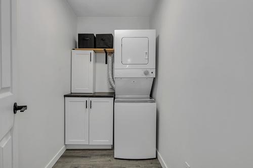 121-575 Sutherland Avenue, Kelowna, BC - Indoor Photo Showing Laundry Room