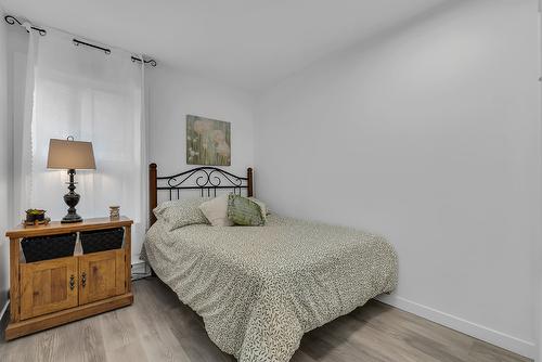 121-575 Sutherland Avenue, Kelowna, BC - Indoor Photo Showing Bedroom