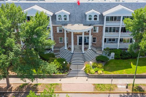 121-575 Sutherland Avenue, Kelowna, BC - Outdoor With Facade