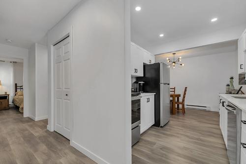 121-575 Sutherland Avenue, Kelowna, BC - Indoor Photo Showing Kitchen