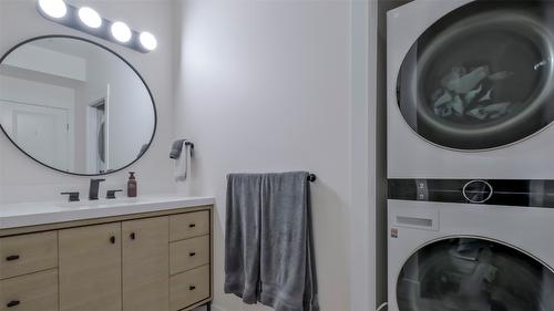 342-4205 Gellatly Road, West Kelowna, BC - Indoor Photo Showing Laundry Room