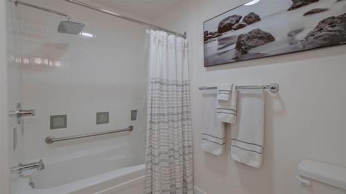 342-4205 Gellatly Road, West Kelowna, BC - Indoor Photo Showing Bathroom