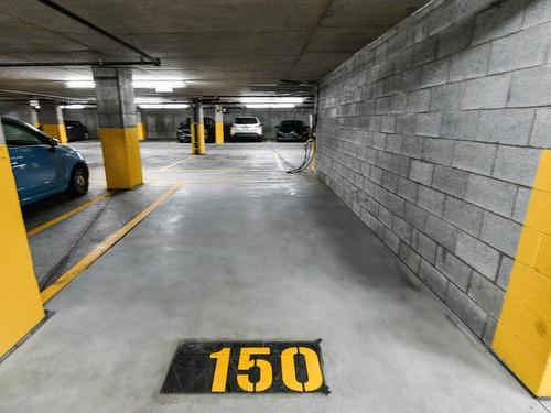 Parking - 620-315 Rue Richmond, Montréal (Le Sud-Ouest), QC - Indoor Photo Showing Garage