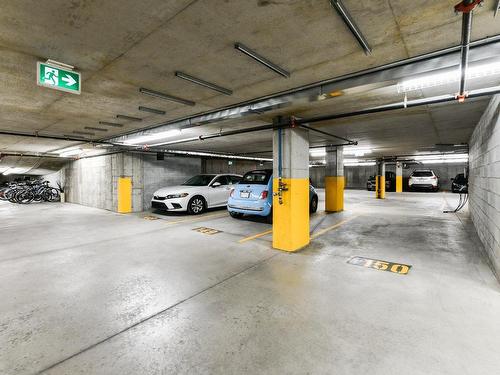 Parking - 620-315 Rue Richmond, Montréal (Le Sud-Ouest), QC - Indoor Photo Showing Garage