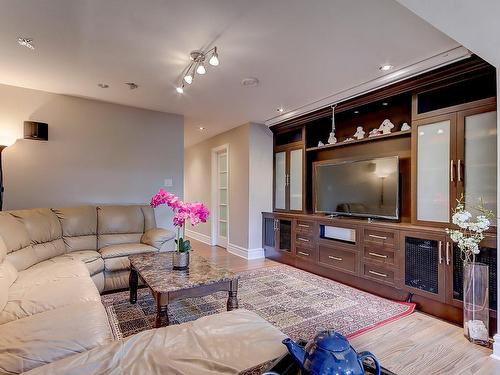 Salle familiale - 7630 Rue De Liverpool, Brossard, QC - Indoor Photo Showing Living Room