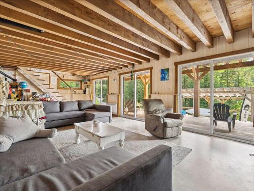 Salle familiale - 50 Ch. Scharf, Gracefield, QC - Indoor Photo Showing Living Room