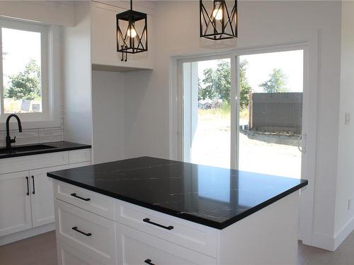 4369 Bains Mill Rd, Duncan, BC - Indoor Photo Showing Kitchen