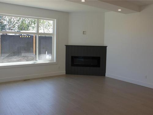 4369 Bains Mill Rd, Duncan, BC - Indoor Photo Showing Living Room With Fireplace