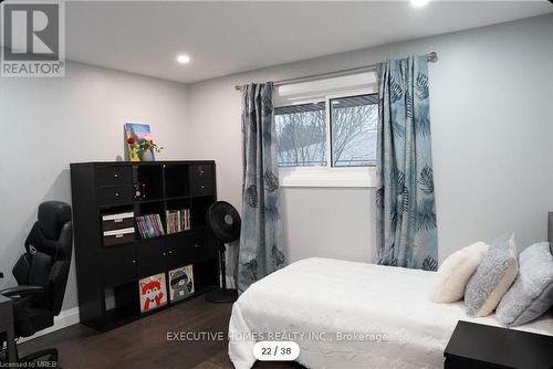 6369 Bracken Street N, Niagara Falls, ON - Indoor Photo Showing Bedroom