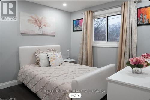 6369 Bracken Street N, Niagara Falls, ON - Indoor Photo Showing Bedroom