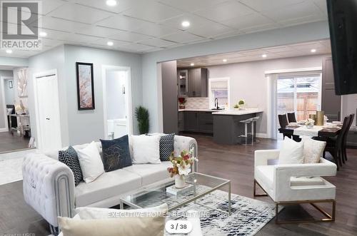 6369 Bracken Street N, Niagara Falls, ON - Indoor Photo Showing Living Room