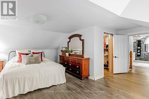 25 Dundas Street W, Erin, ON - Indoor Photo Showing Bedroom