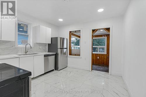 126 Harmony Avenue, Hamilton, ON - Indoor Photo Showing Kitchen