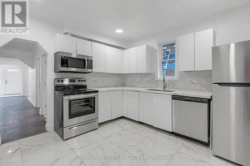 126 Harmony Avenue, Hamilton, ON - Indoor Photo Showing Kitchen