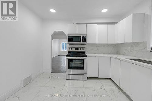 126 Harmony Avenue, Hamilton, ON - Indoor Photo Showing Kitchen