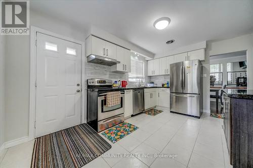 11 Cultra Square, Toronto (West Hill), ON - Indoor Photo Showing Kitchen