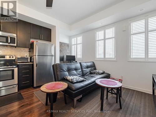 3A - 867 Wilson Avenue, Toronto (Downsview-Roding-Cfb), ON - Indoor Photo Showing Kitchen