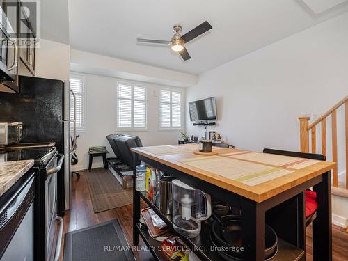 3A - 867 Wilson Avenue, Toronto (Downsview-Roding-Cfb), ON - Indoor Photo Showing Kitchen