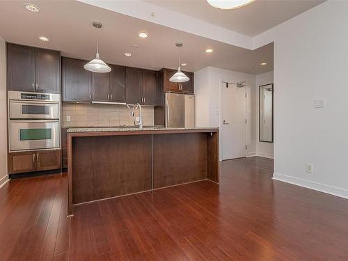 404-788 Humboldt St, Victoria, BC - Indoor Photo Showing Kitchen