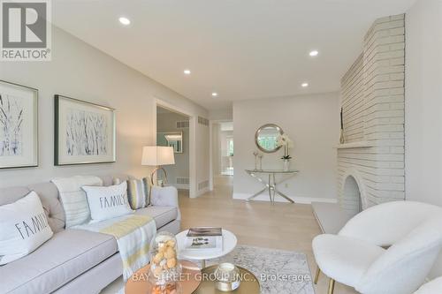 119 Simonston Boulevard, Markham, ON - Indoor Photo Showing Living Room