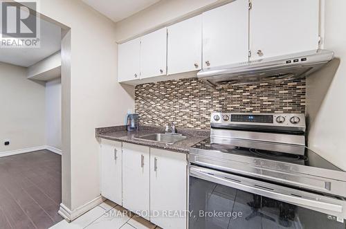 244 Milestone Crescent, Aurora (Aurora Village), ON - Indoor Photo Showing Kitchen