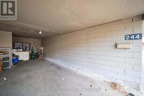 244 Milestone Crescent, Aurora (Aurora Village), ON - Indoor Photo Showing Garage