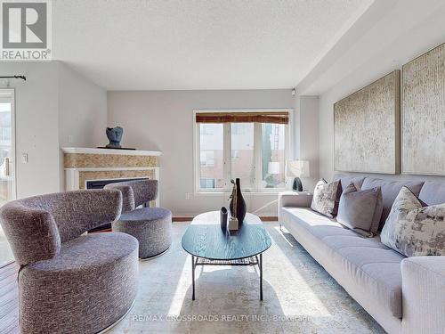 143 Millcliff Circle, Aurora (Aurora Grove), ON - Indoor Photo Showing Living Room With Fireplace