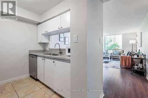 809 - 3 Hickory Tree Road, Toronto (Weston), ON - Indoor Photo Showing Kitchen With Double Sink