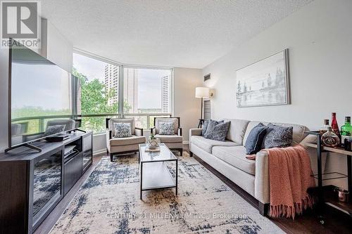 809 - 3 Hickory Tree Road, Toronto (Weston), ON - Indoor Photo Showing Living Room