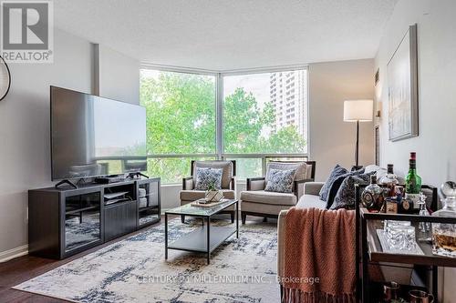 809 - 3 Hickory Tree Road, Toronto (Weston), ON - Indoor Photo Showing Living Room