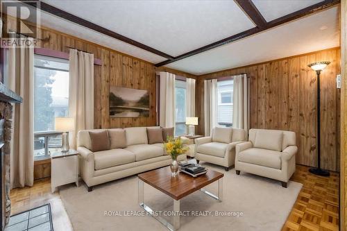 50 Hawthorne Drive, Innisfil, ON - Indoor Photo Showing Living Room