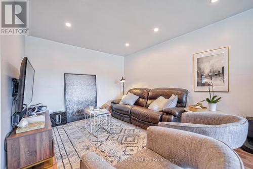 567 Atwater Avenue, Mississauga (Mineola), ON - Indoor Photo Showing Living Room