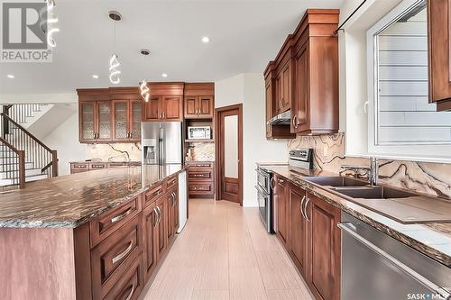 351 Arscott Crescent, Saskatoon, SK - Indoor Photo Showing Kitchen With Double Sink