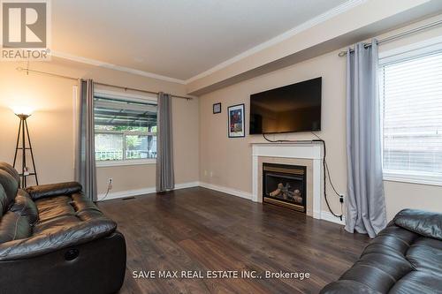 11 Imperial Crown Lane, Barrie (Innis-Shore), ON - Indoor Photo Showing Living Room With Fireplace