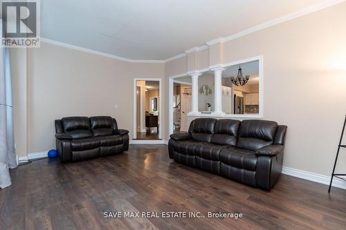 11 Imperial Crown Lane, Barrie (Innis-Shore), ON - Indoor Photo Showing Living Room