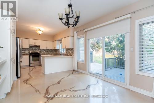 11 Imperial Crown Lane, Barrie (Innis-Shore), ON - Indoor Photo Showing Kitchen