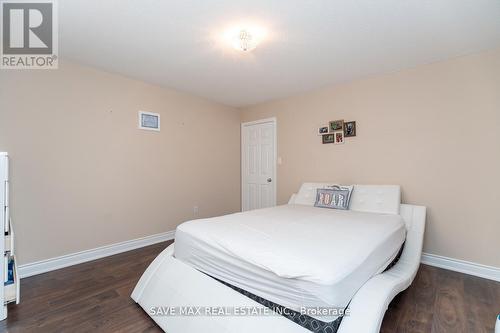 11 Imperial Crown Lane, Barrie (Innis-Shore), ON - Indoor Photo Showing Bedroom