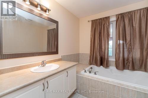 11 Imperial Crown Lane, Barrie (Innis-Shore), ON - Indoor Photo Showing Bathroom