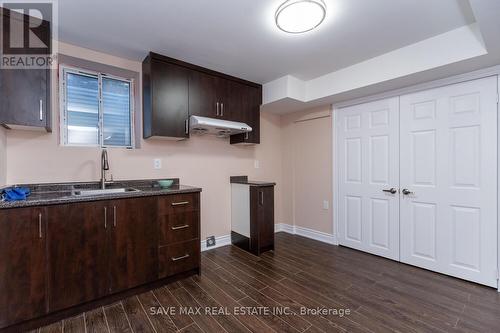 11 Imperial Crown Lane, Barrie (Innis-Shore), ON - Indoor Photo Showing Kitchen With Double Sink