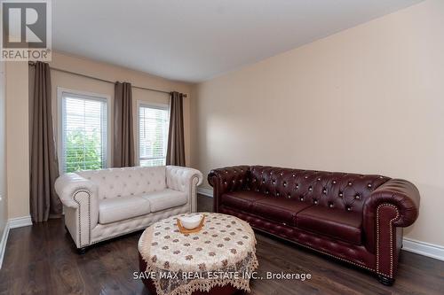 11 Imperial Crown Lane, Barrie (Innis-Shore), ON - Indoor Photo Showing Living Room