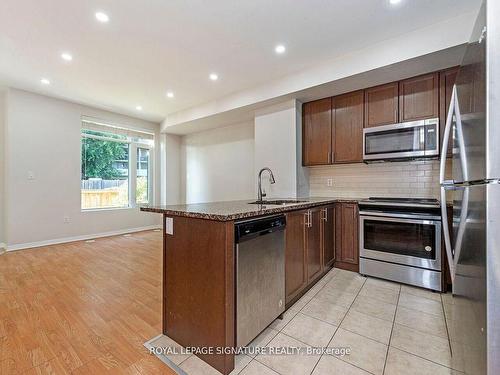 61-35 Applewood Lane, Toronto, ON - Indoor Photo Showing Kitchen With Upgraded Kitchen