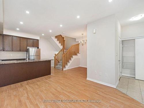 61-35 Applewood Lane, Toronto, ON - Indoor Photo Showing Kitchen