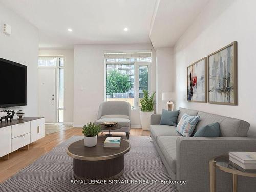 61-35 Applewood Lane, Toronto, ON - Indoor Photo Showing Living Room