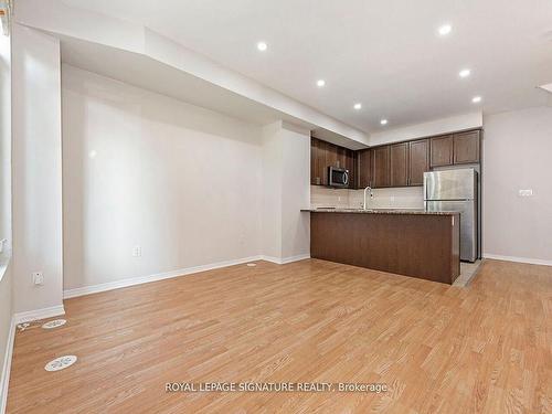 61-35 Applewood Lane, Toronto, ON - Indoor Photo Showing Kitchen