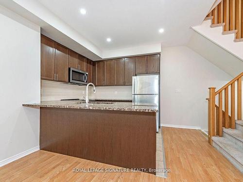 61-35 Applewood Lane, Toronto, ON - Indoor Photo Showing Kitchen