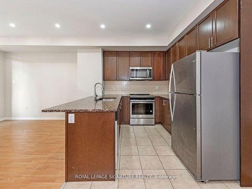 61-35 Applewood Lane, Toronto, ON - Indoor Photo Showing Kitchen With Upgraded Kitchen