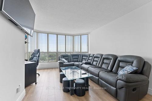 1209-2285 Lake Shore Blvd W, Toronto, ON - Indoor Photo Showing Living Room