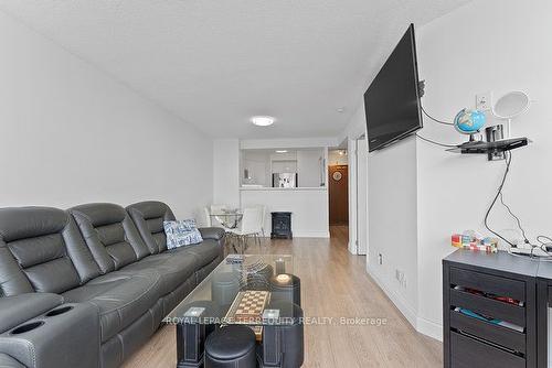 1209-2285 Lake Shore Blvd W, Toronto, ON - Indoor Photo Showing Living Room