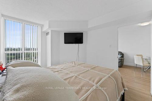 1209-2285 Lake Shore Blvd W, Toronto, ON - Indoor Photo Showing Bedroom