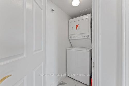 1209-2285 Lake Shore Blvd W, Toronto, ON - Indoor Photo Showing Laundry Room